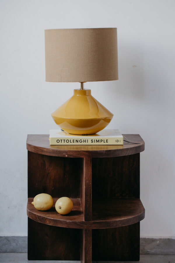 מנורת שולחן מעוצבת