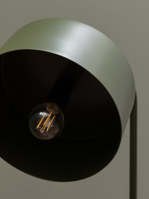 מנורת שולחן זית תעשייתית נקייה