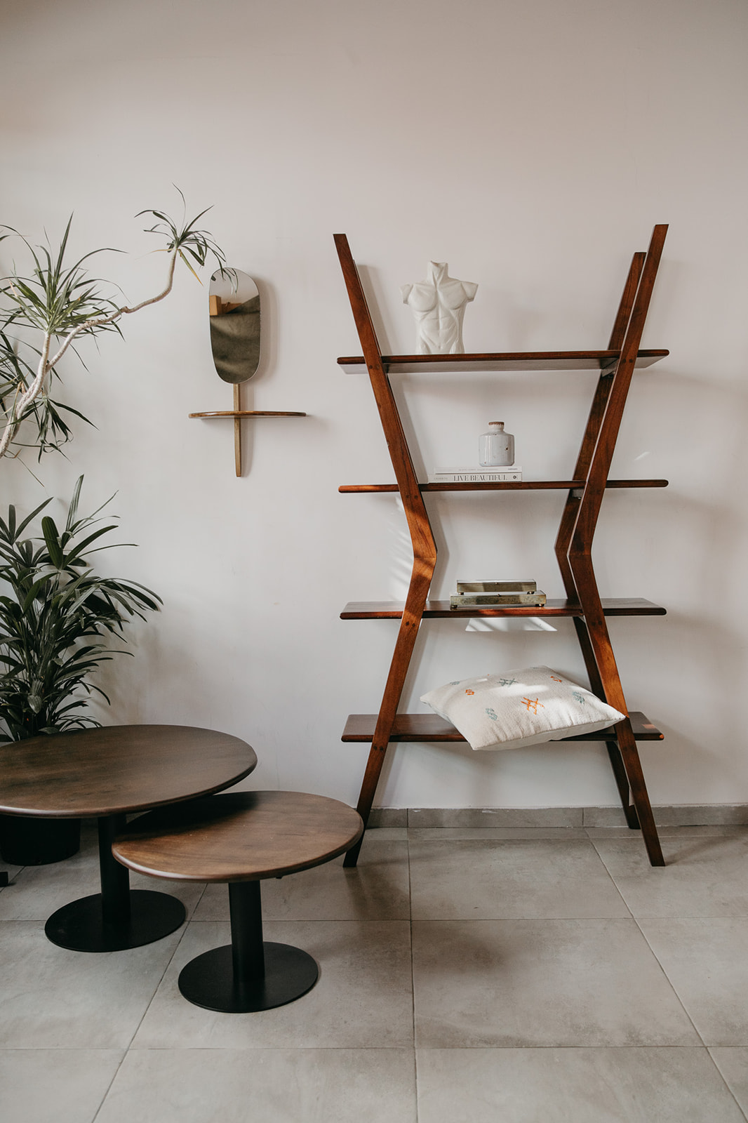 מדפים בסגנון רטרו