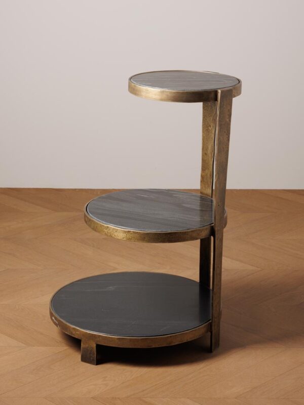 שולחן צד אלגנטי ועשיר